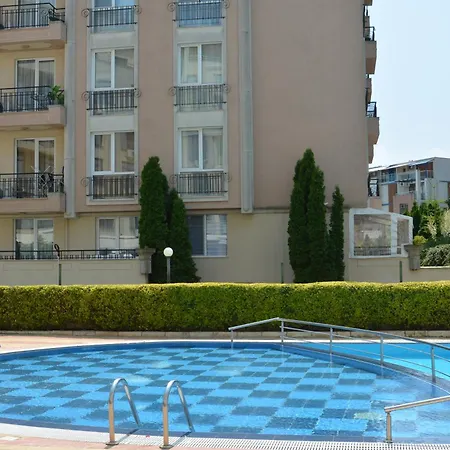 Rainbow 1 Complex Apartmanhotel 3*